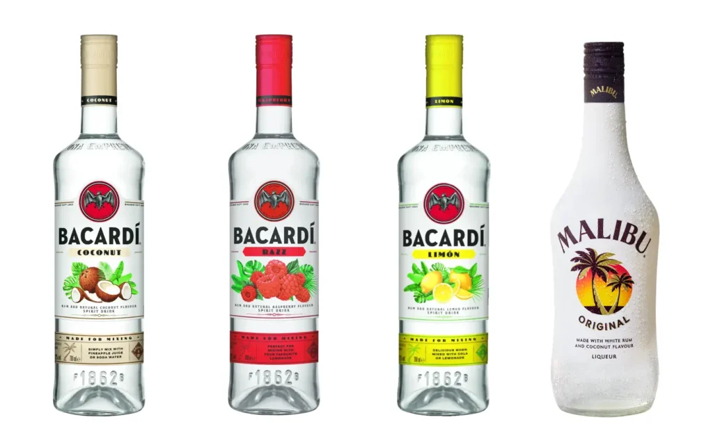 Flessen van Bacardi Coconut, Bacardi Razz, Bacardi Limón en Malibu Original.